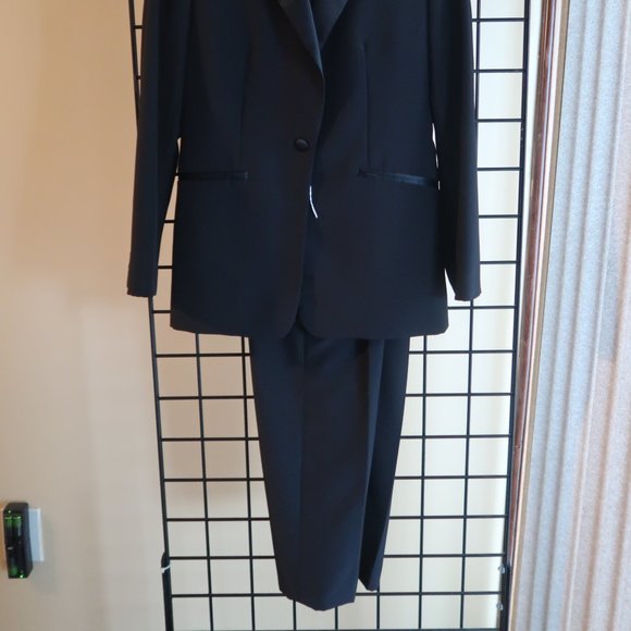 Sunny Names Collection Color: Black 3pc. Pant Suit w/ Sequin Top - Sz. 6 - Picture 4 of 4